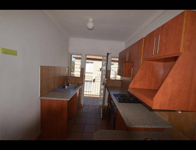 2 BEDROOM APARTMENT FOR SALE IN VAALPARK